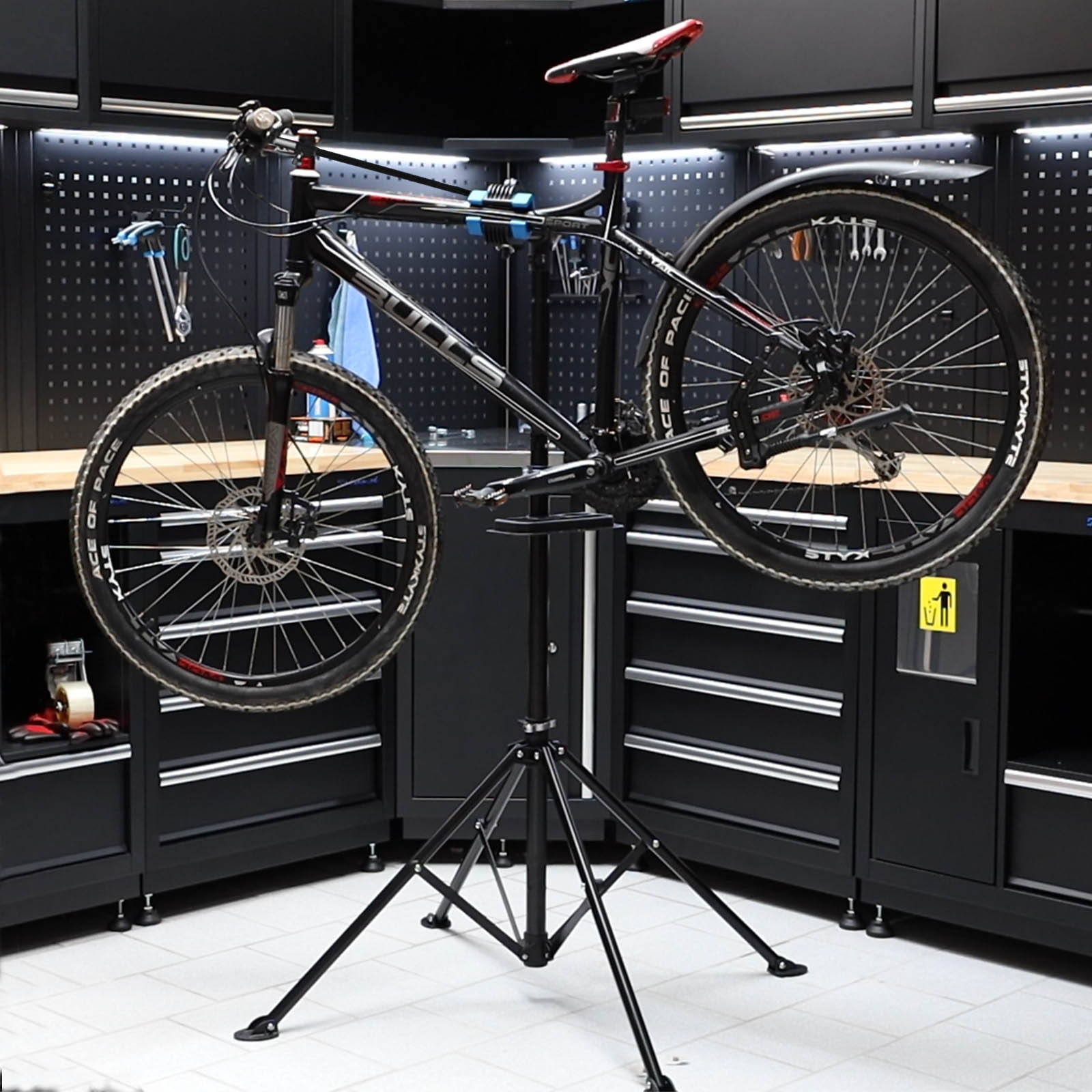 Soporte instalación cesta bicicleta negro